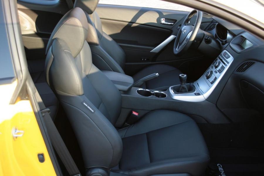  Hyundai Genesis Coupe 3.8 Track 2009 года  (фото 13 из 28)